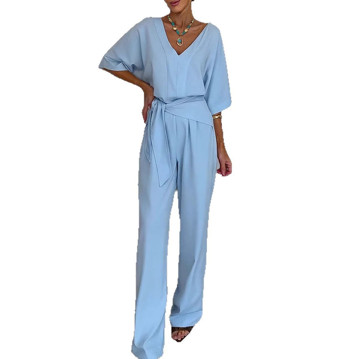 Kvinnor Elegant Jumpsuit med Skräddarsydd Klipp och Wrapbälte Mirla-Eva Jonsson