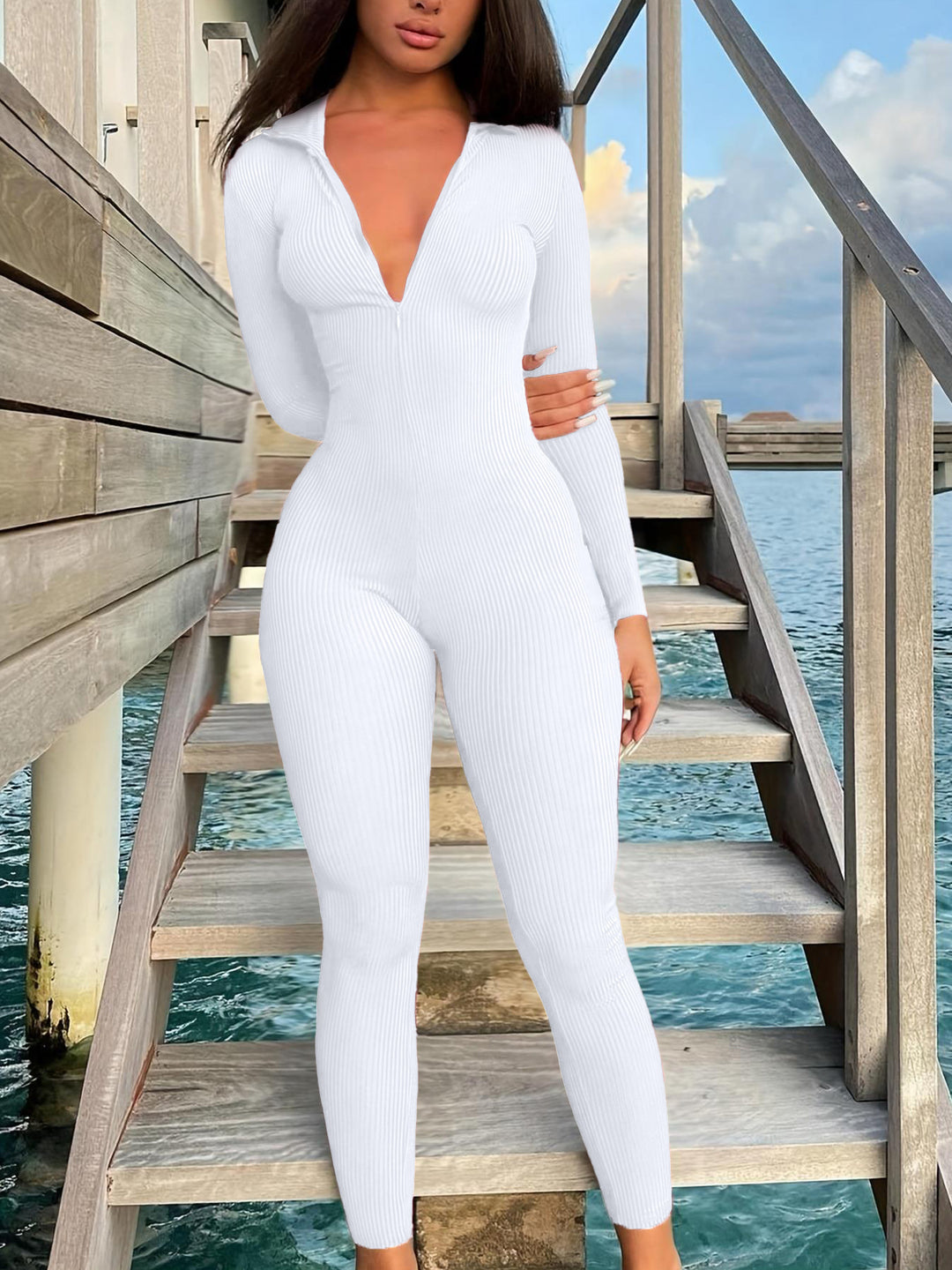 Kvinnor Elegant Jumpsuit med V-ringning och lång ärm Mirla-Eva Jonsson