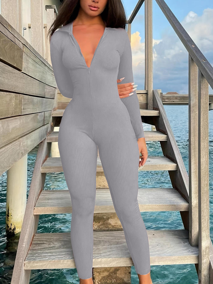 Kvinnor Elegant Jumpsuit med V-ringning och lång ärm Mirla-Eva Jonsson