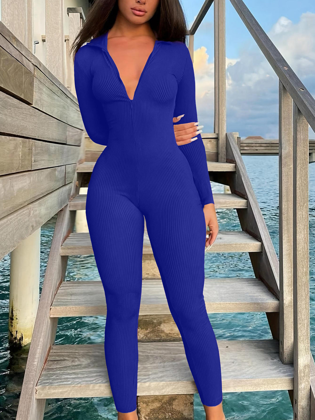 Kvinnor Elegant Jumpsuit med V-ringning och lång ärm Mirla-Eva Jonsson