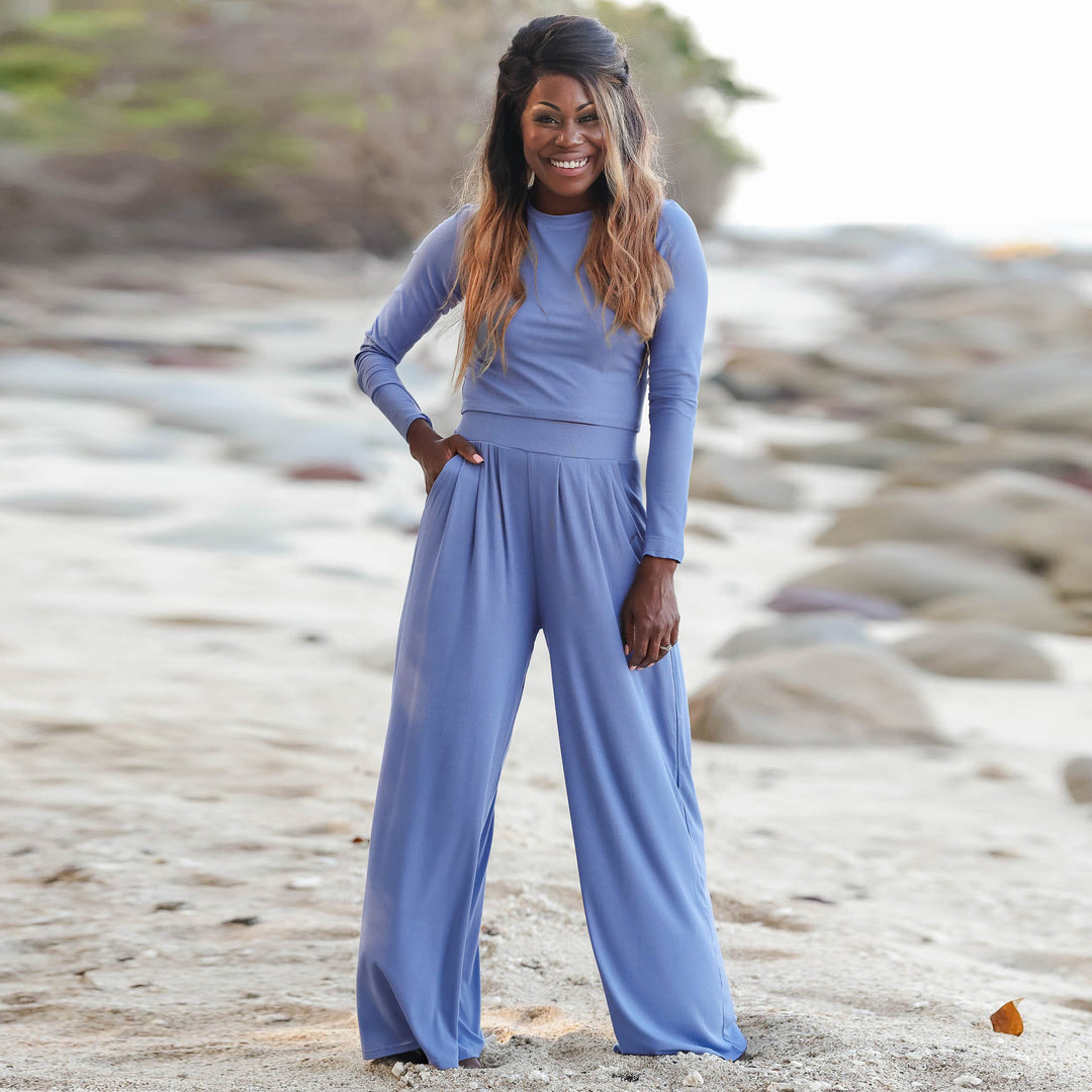 Kvinnor Elegant Jumpsuit med Vid Ben och Långa Ärmar Mirla-Eva Jonsson