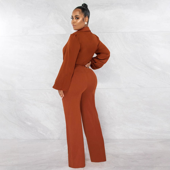 Kvinnor Elegant Jumpsuit med djup V-ringning och vid ben Mirla-Eva Jonsson