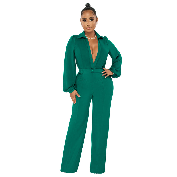 Kvinnor Elegant Jumpsuit med djup V-ringning och vid ben Mirla-Eva Jonsson