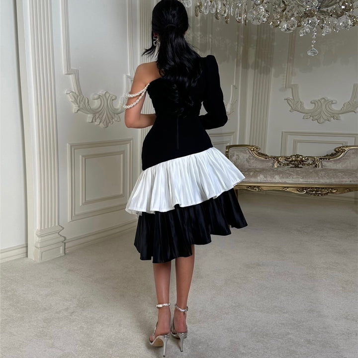 Kvinnor Elegant Klänning med Asymmetrisk Skärning och Volangdetaljer-Eva Jonsson