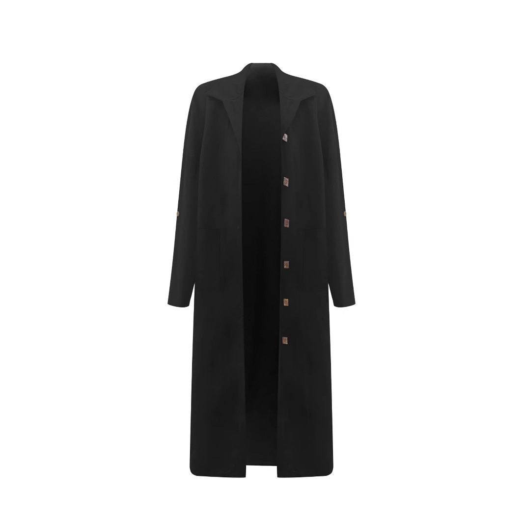Kvinnor Elegant Lång Blazer med Stora Slagskjortor och Asymmetrisk Skärning Mirla-Eva Jonsson