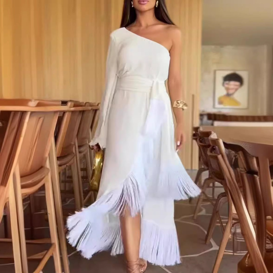 Kvinnor Elegant Maxi Klänning med Asymmetrisk Design och Fransade Detaljer-Eva Jonsson
