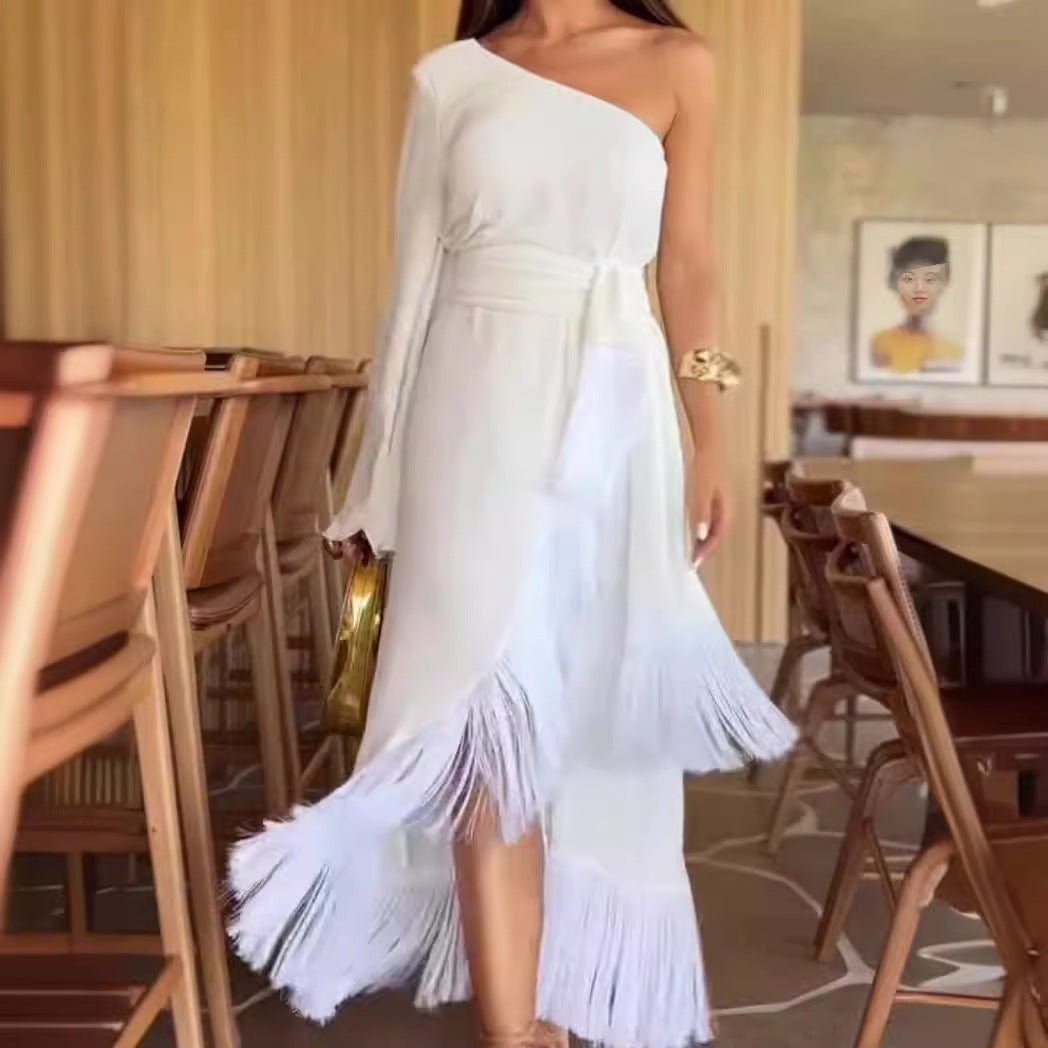 Kvinnor Elegant Maxi Klänning med Asymmetrisk Design och Fransade Detaljer-Eva Jonsson