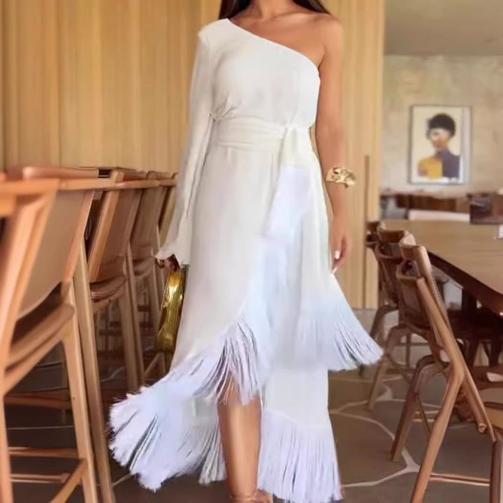 Kvinnor Elegant Maxi Klänning med Asymmetrisk Design och Fransade Detaljer-Eva Jonsson