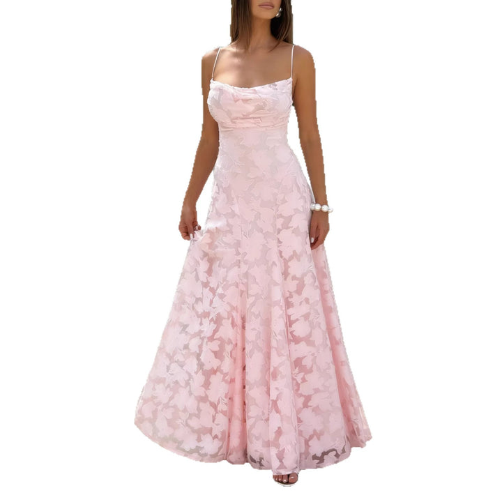Kvinnor Elegant Maxi Klänning med Blommig Spets Design och Justerbara Spaghettiremmar Mirla-Eva Jonsson