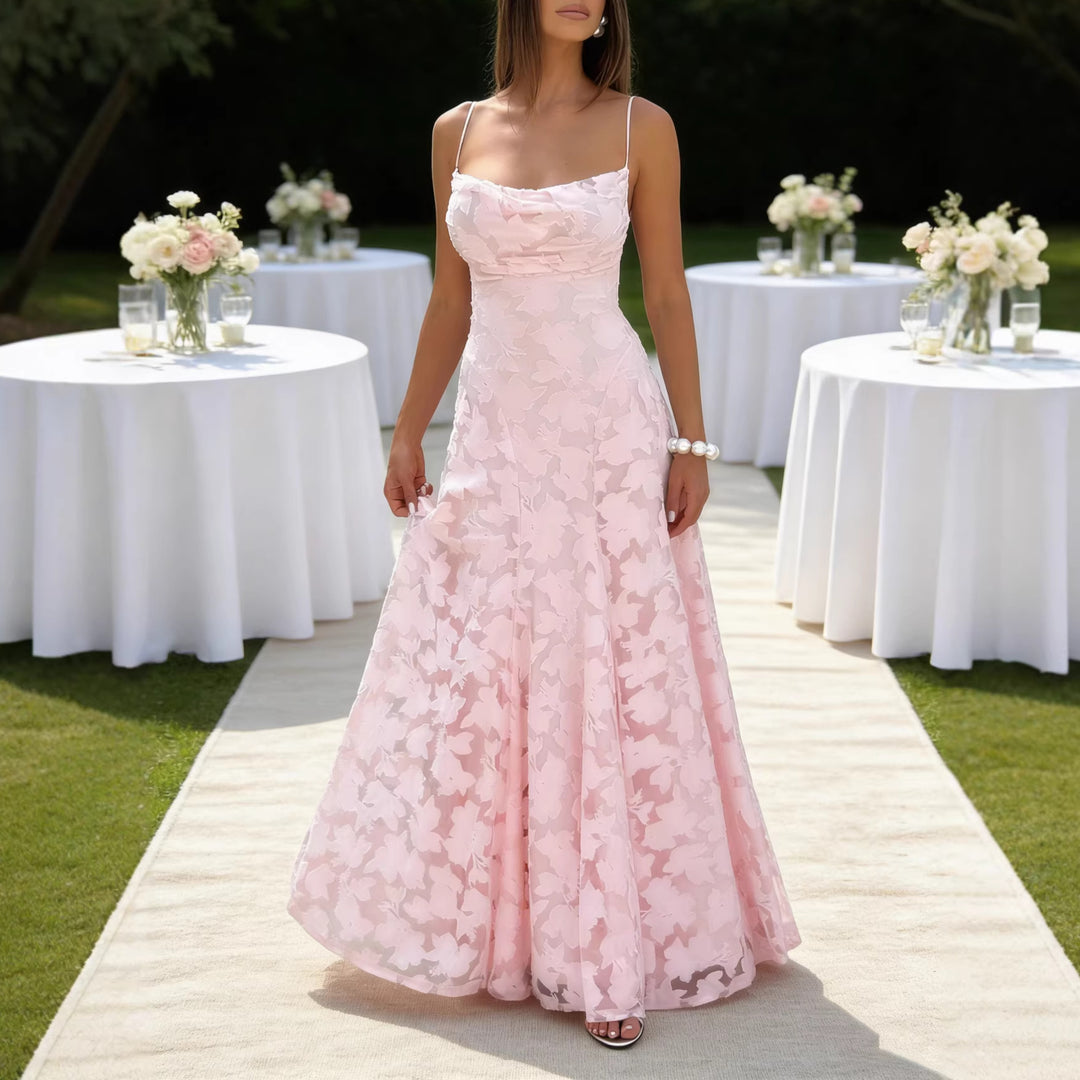 Kvinnor Elegant Maxi Klänning med Blommig Spets Design och Justerbara Spaghettiremmar Mirla-Eva Jonsson