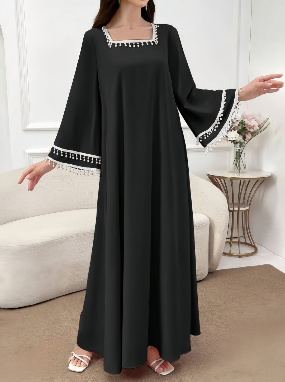 Kvinnor Elegant Maxi Klänning med Dekorativa Fransar och Breda Ärmar-Eva Jonsson