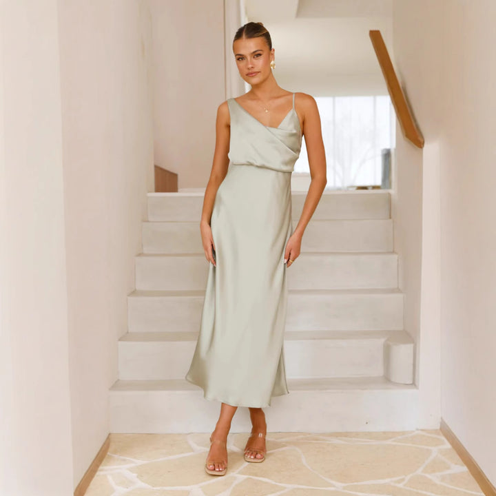 Kvinnor Elegant Maxi Klänning med Draperad Topp och Slank Silhuett Mirla-Eva Jonsson