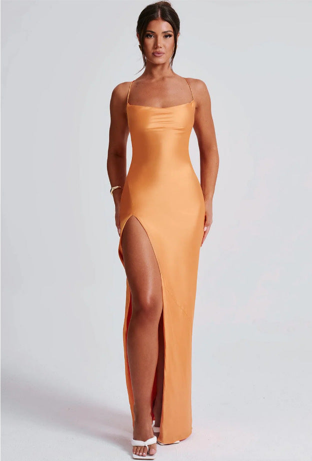 Kvinnor Elegant Maxi Klänning med Hög Slits och Smal Rem Design Mirla-Eva Jonsson