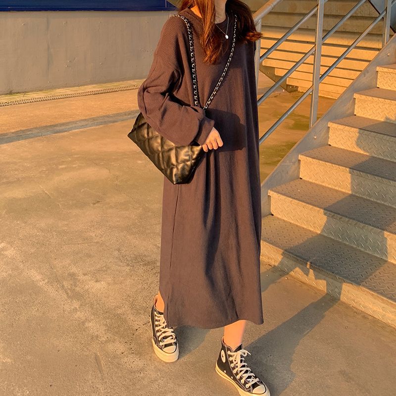Kvinnor Elegant Maxi Klänning med Långa Ärmar och Texturerad Design-Eva Jonsson