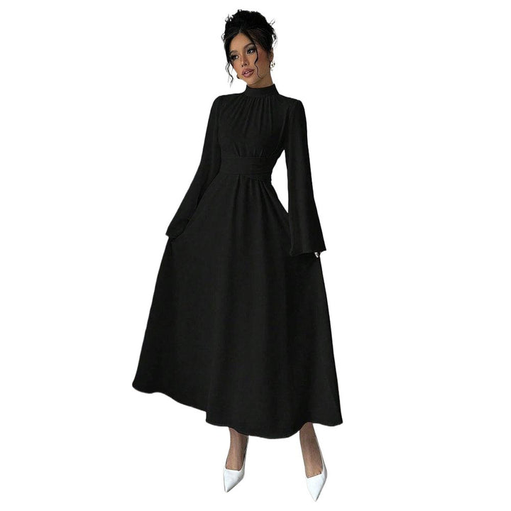 Kvinnor Elegant Maxi Klänning med Svingande Ärmar och Hög Krage Mirla-Eva Jonsson