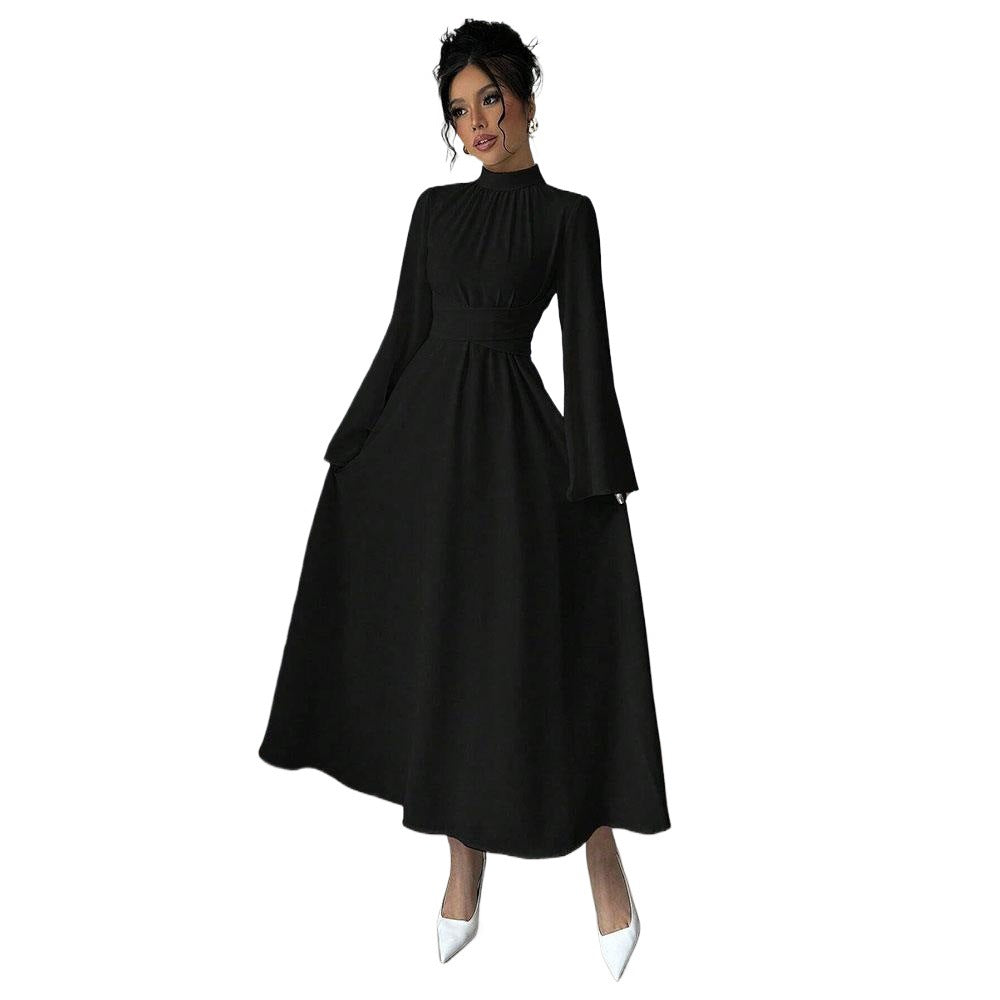 Kvinnor Elegant Maxi Klänning med Svingande Ärmar och Hög Krage Mirla-Eva Jonsson