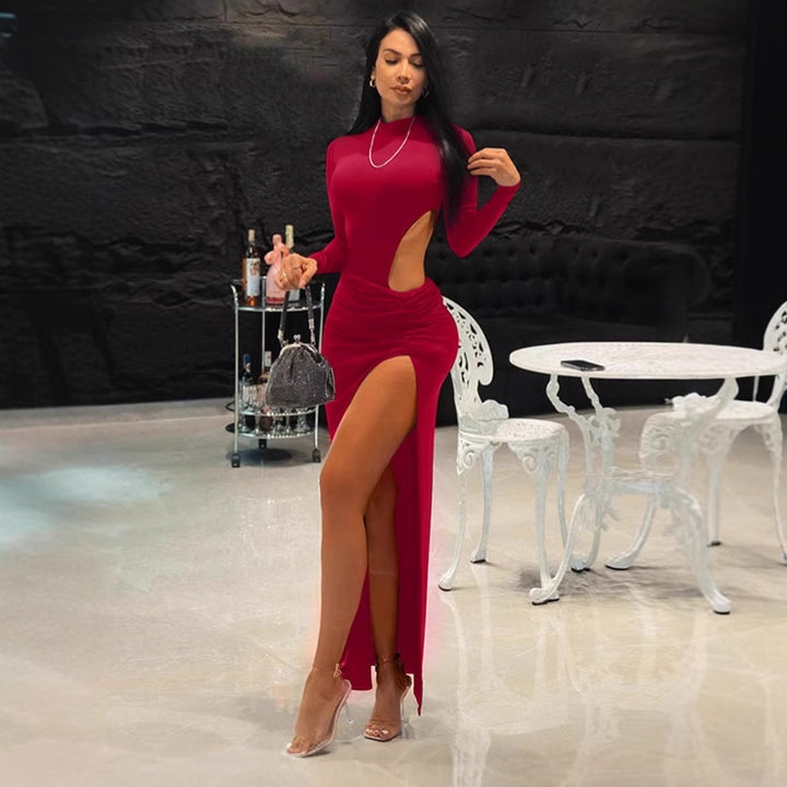 Kvinnor Elegant Maxiklänning med hög slits och modernt cut-out Mirla-Eva Jonsson