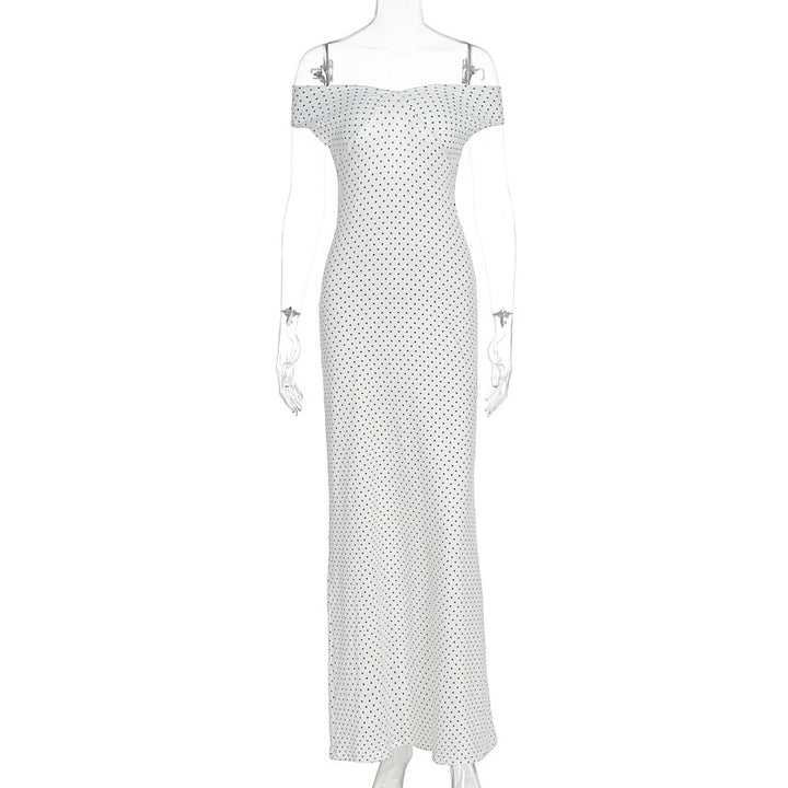 Kvinnor Elegant Maxiklänning med off-shoulder design och prickigt mönster Mirla-Eva Jonsson