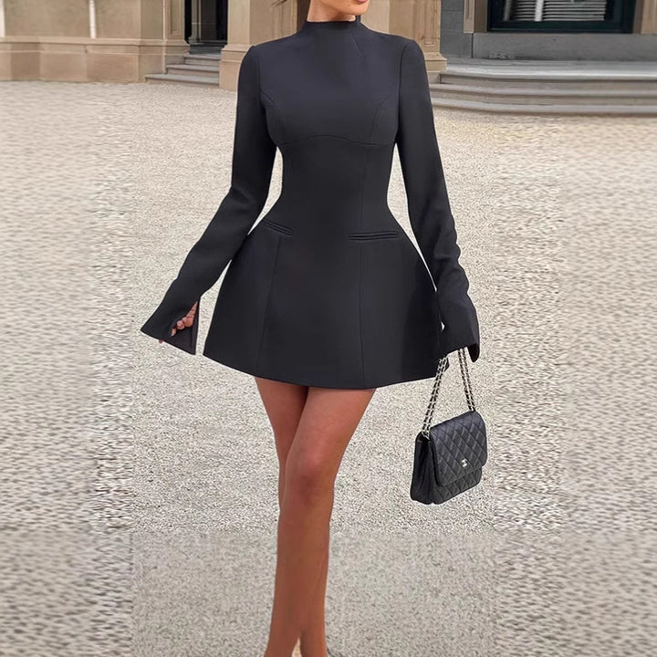 Kvinnor Elegant Mini-klänning med hög hals och längre ärmar Mirla-Eva Jonsson