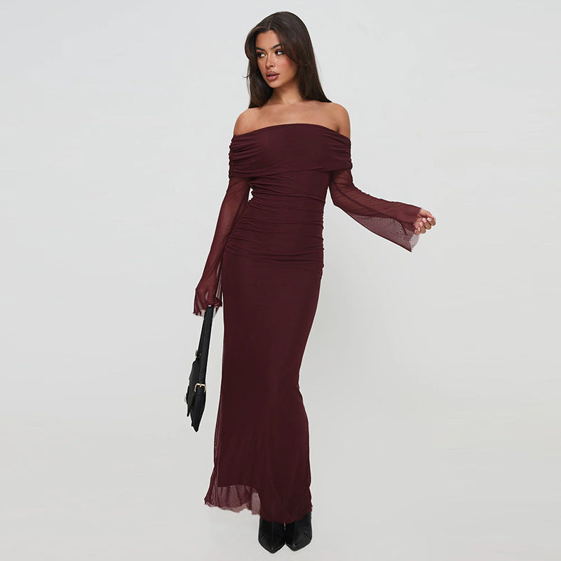 Kvinnor Elegant Off-Shoulder Maxi Klänning med Sofistikerad Ruffle Design Mirla-Eva Jonsson
