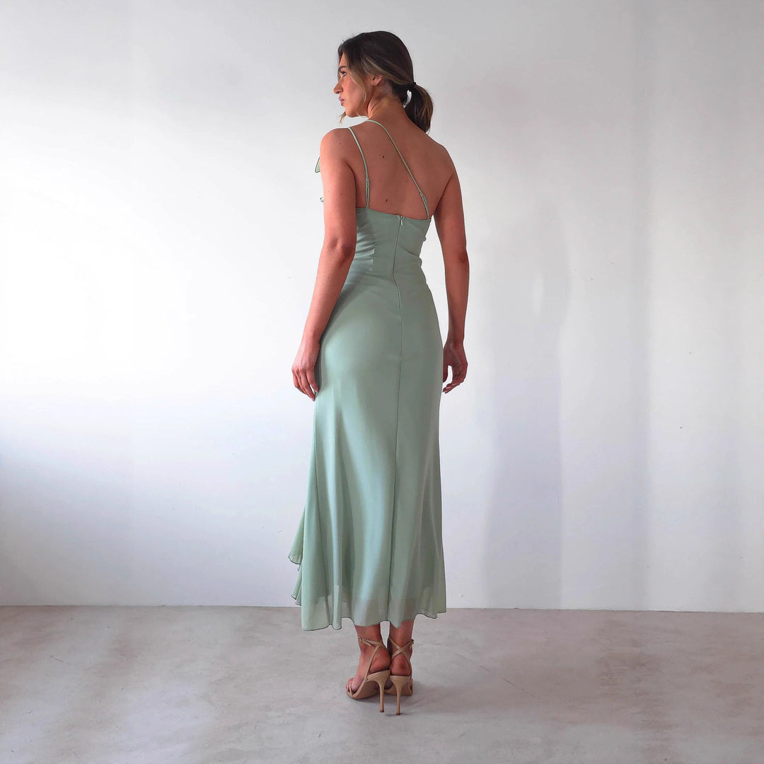 Kvinnor Elegant Ruffle Maxi Klänning i Stilen av en Sida med Hög Slits Mirla-Eva Jonsson