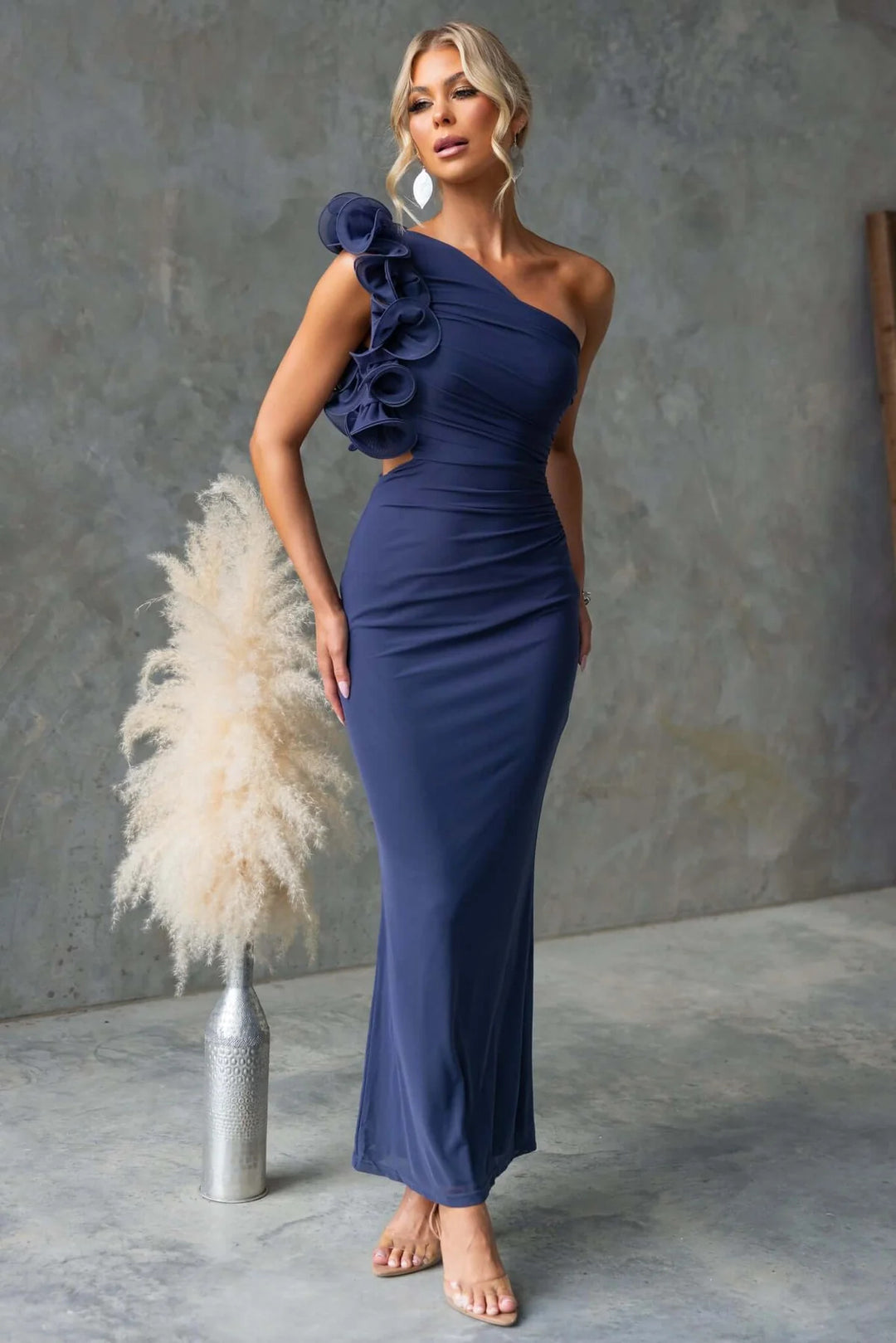 Kvinnor Elegant Ruffled Maxi Klänning med Off-Shoulder Design och Skräddarsydd Passform-Eva Jonsson