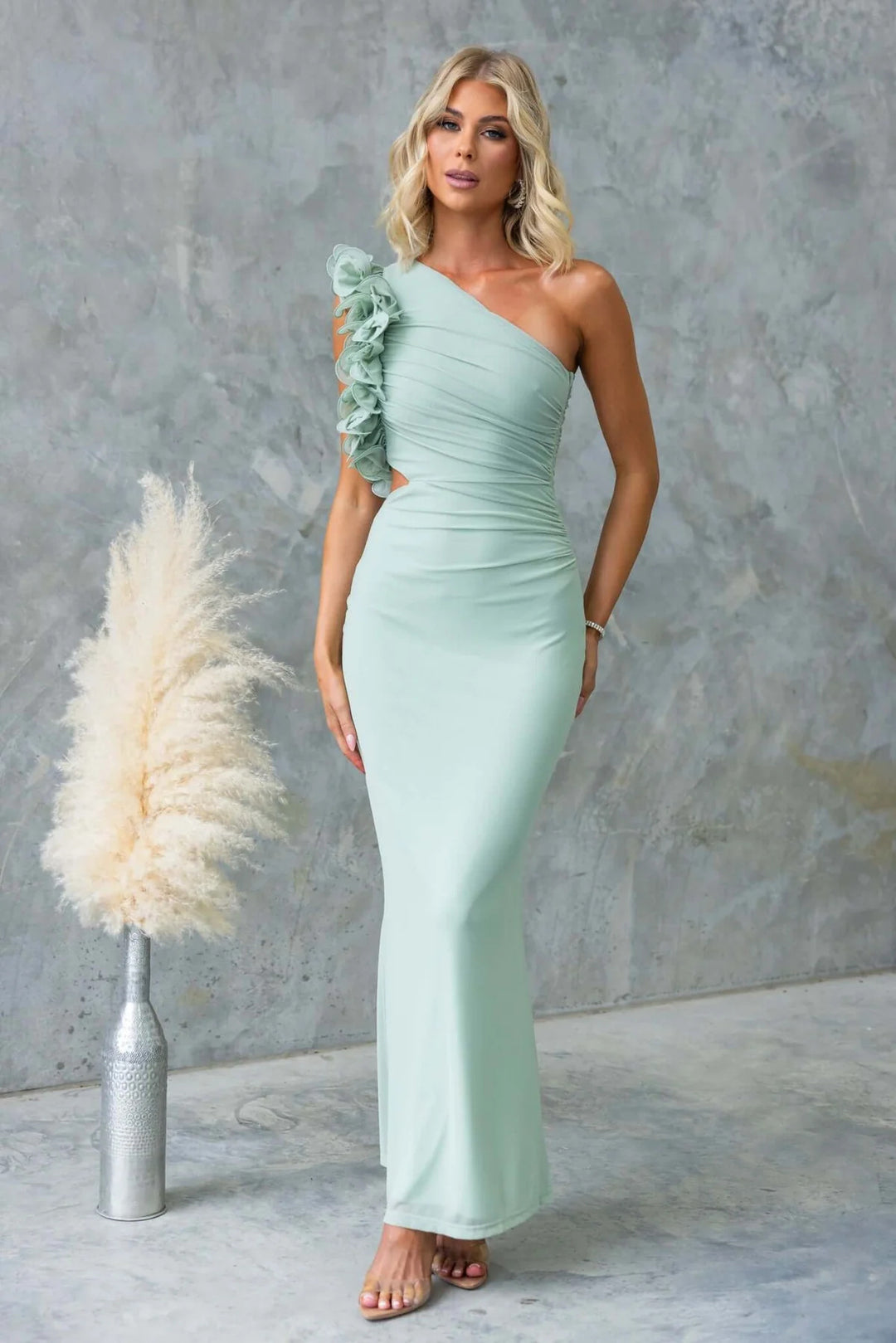 Kvinnor Elegant Ruffled Maxi Klänning med Off-Shoulder Design och Skräddarsydd Passform-Eva Jonsson