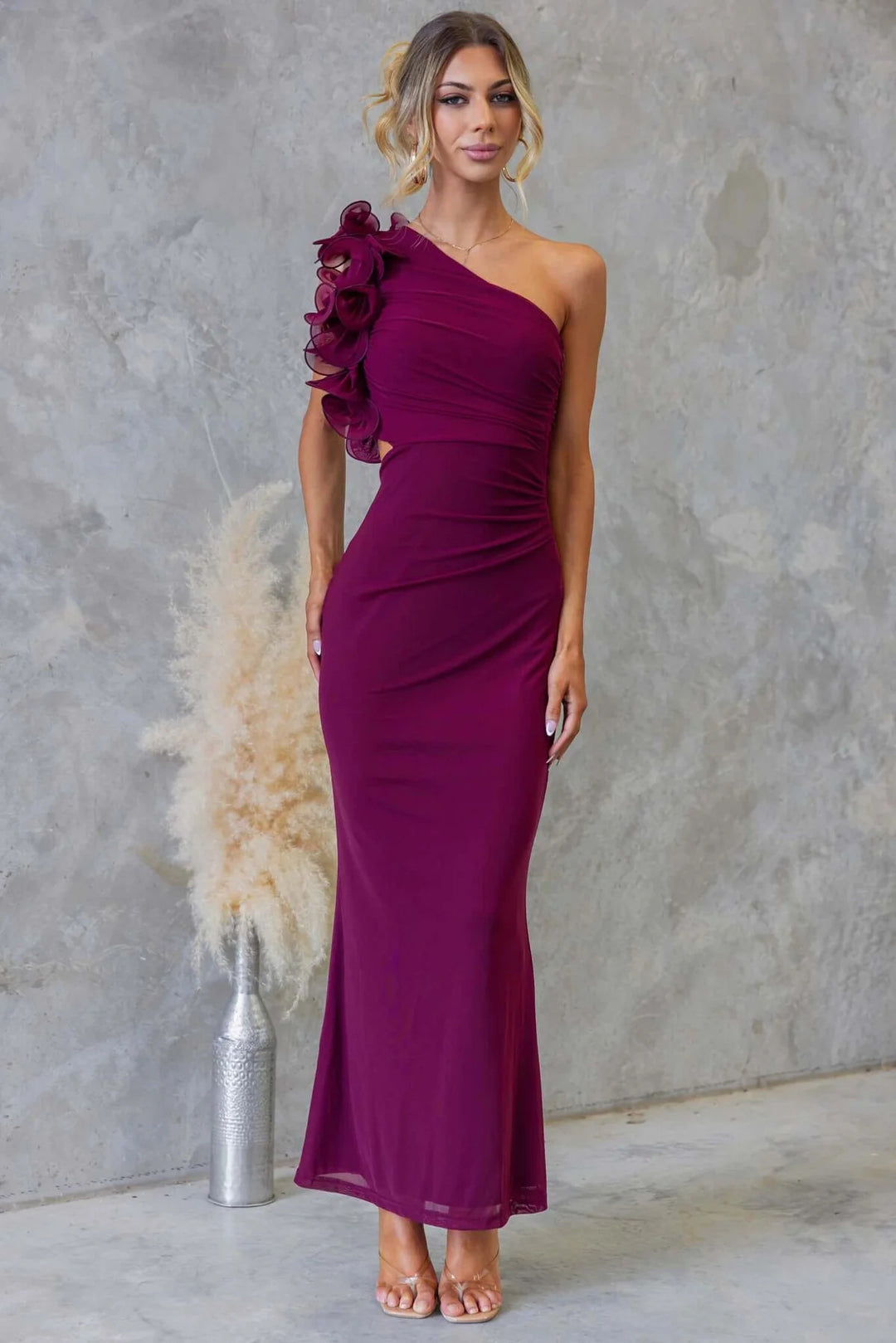 Kvinnor Elegant Ruffled Maxi Klänning med Off-Shoulder Design och Skräddarsydd Passform-Eva Jonsson
