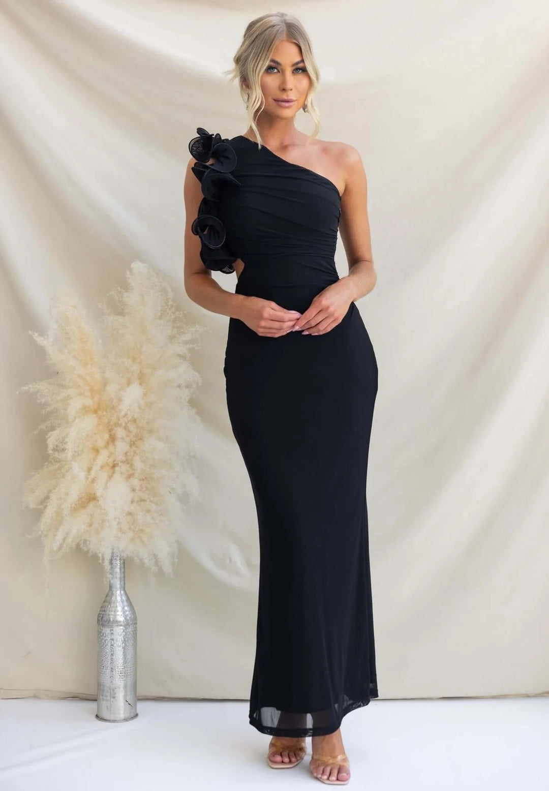 Kvinnor Elegant Ruffled Maxi Klänning med Off-Shoulder Design och Skräddarsydd Passform-Eva Jonsson