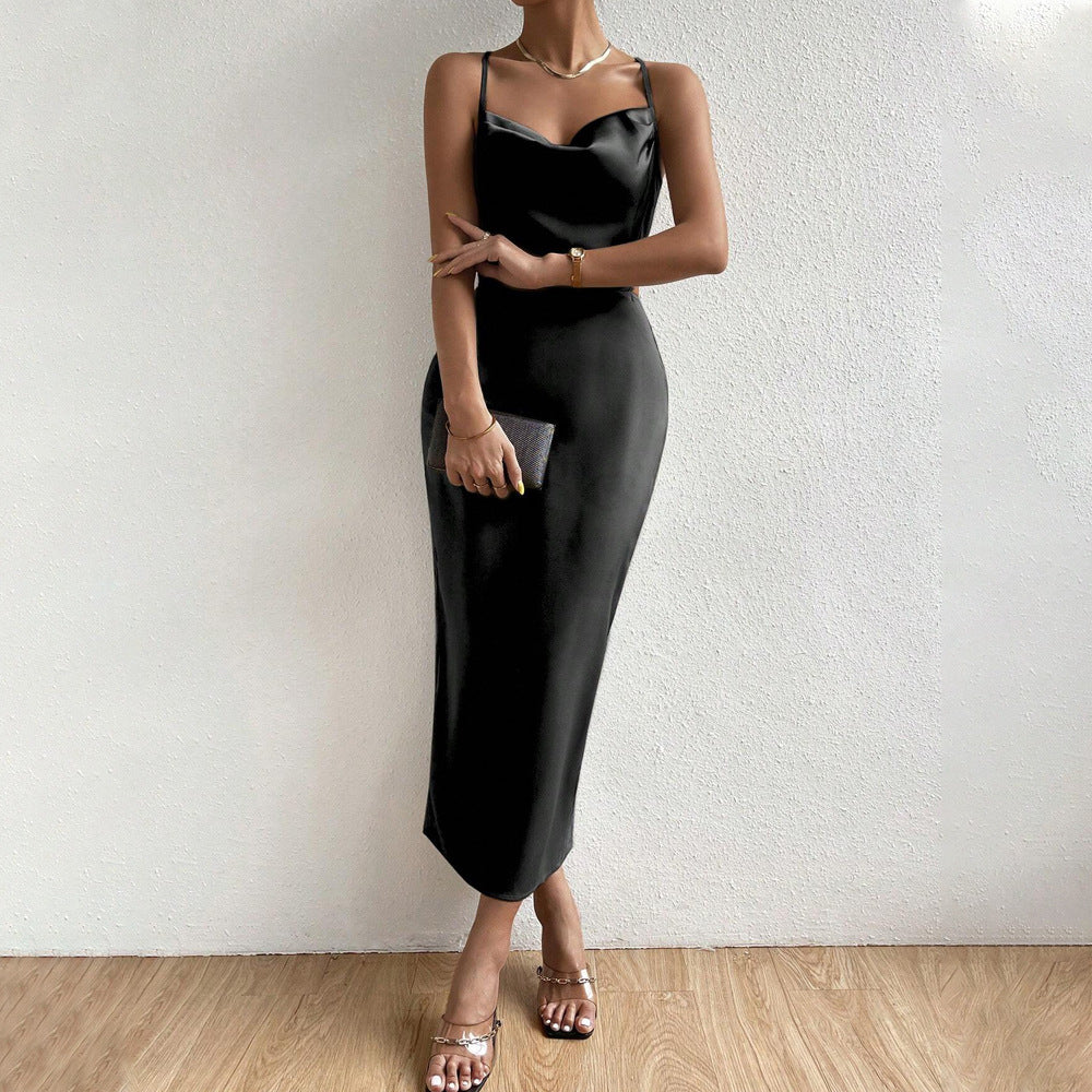 Kvinnor Elegant Satin Maxi Klänning med Chic V-Hals och Delikata Remmar Mirla-Eva Jonsson