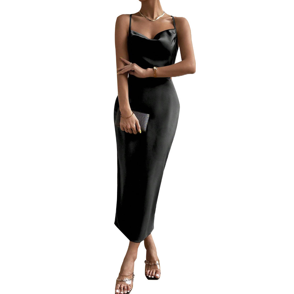 Kvinnor Elegant Satin Maxi Klänning med Chic V-Hals och Delikata Remmar Mirla-Eva Jonsson