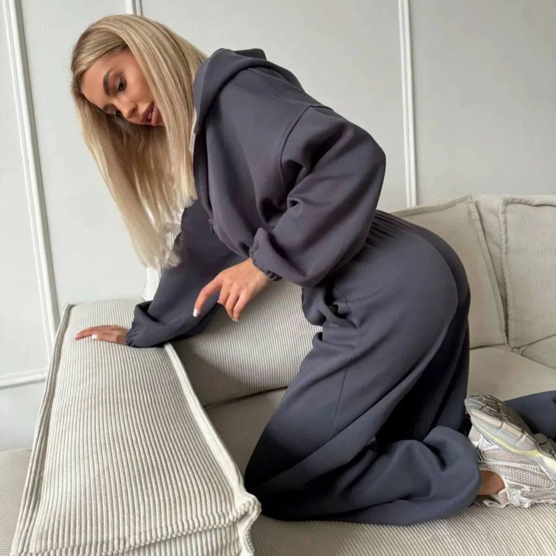 Kvinnor Elegant Sportig Set med Huva och Vida Byxor Mirla-Eva Jonsson