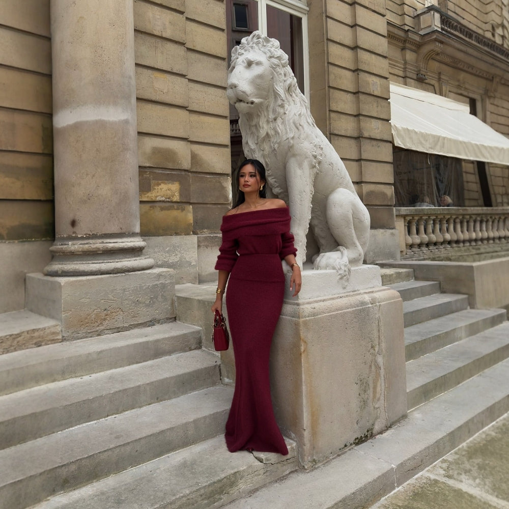 Kvinnor Elegant Stickad Maxi Klänning med Off-Shoulder Design och Långa Ärmar Mirla-Eva Jonsson