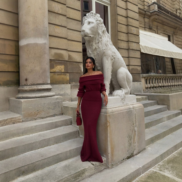 Kvinnor Elegant Stickad Maxi Klänning med Off-Shoulder Design och Långa Ärmar Mirla-Eva Jonsson