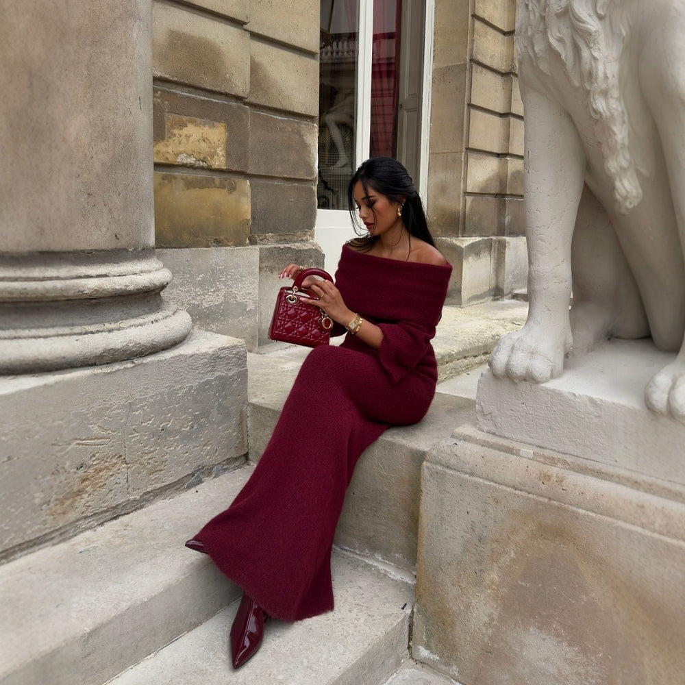 Kvinnor Elegant Stickad Maxi Klänning med Off-Shoulder Design och Långa Ärmar Mirla-Eva Jonsson