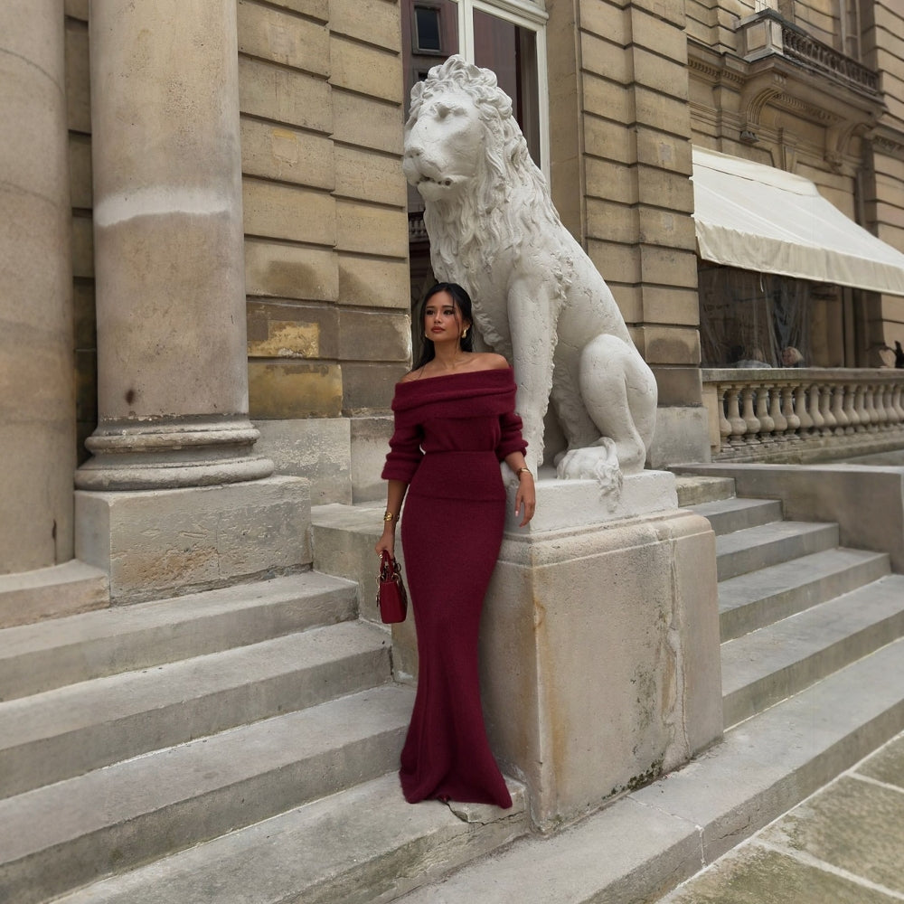 Kvinnor Elegant Stickad Maxi Klänning med Off-Shoulder Design och Långa Ärmar Mirla-Eva Jonsson