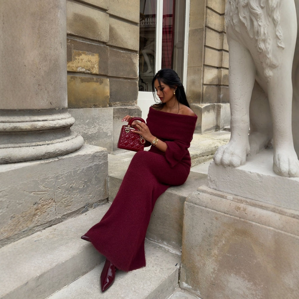 Kvinnor Elegant Stickad Maxi Klänning med Off-Shoulder Design och Långa Ärmar Mirla-Eva Jonsson