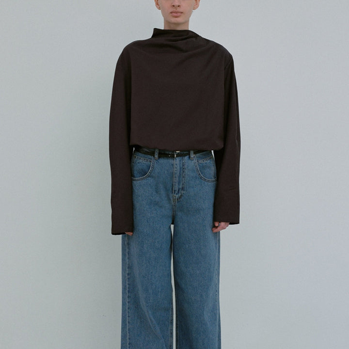 Kvinnor Elegant Top med Asymmetrisk Krage och Långa Ärmar Mirla-Eva Jonsson