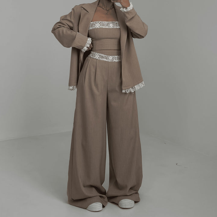 Kvinnor Elegant Tvådelat Set med Spetsdetaljer Mirla-Eva Jonsson