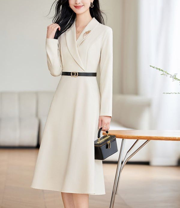 Kvinnor Elegant Wrap Klänning med Chic Slåkrage och Fitted Bälte Mirla-Eva Jonsson