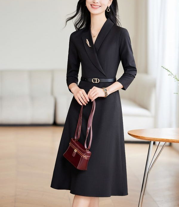 Kvinnor Elegant Wrap Klänning med Chic Slåkrage och Fitted Bälte Mirla-Eva Jonsson