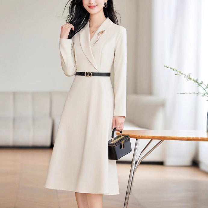 Kvinnor Elegant Wrap Klänning med Chic Slåkrage och Fitted Bälte Mirla-Eva Jonsson