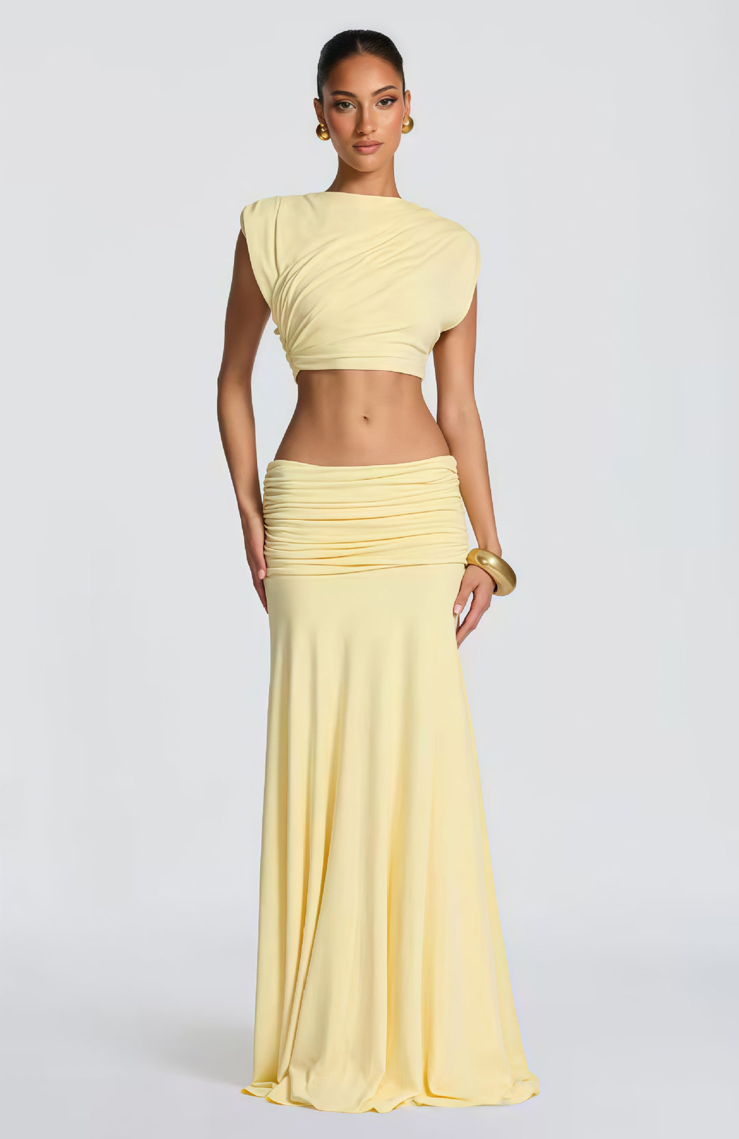 Kvinnor Elegant Wrap Klänning med Draperad Topp och Flödande Kjol Mirla-Eva Jonsson
