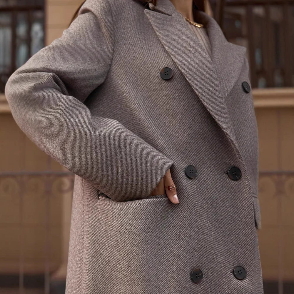 Kvinnor Elegant dubbelknäppt kappa med strukturerade detaljer Mirla-Eva Jonsson