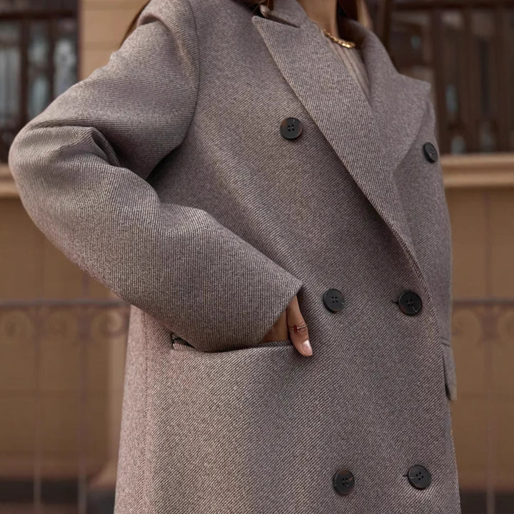 Kvinnor Elegant dubbelknäppt kappa med strukturerade detaljer Mirla-Eva Jonsson