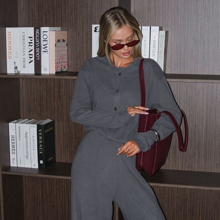 Kvinnor Elegant och Bekväm Jumpsuit med En Knapplås Mirla-Eva Jonsson