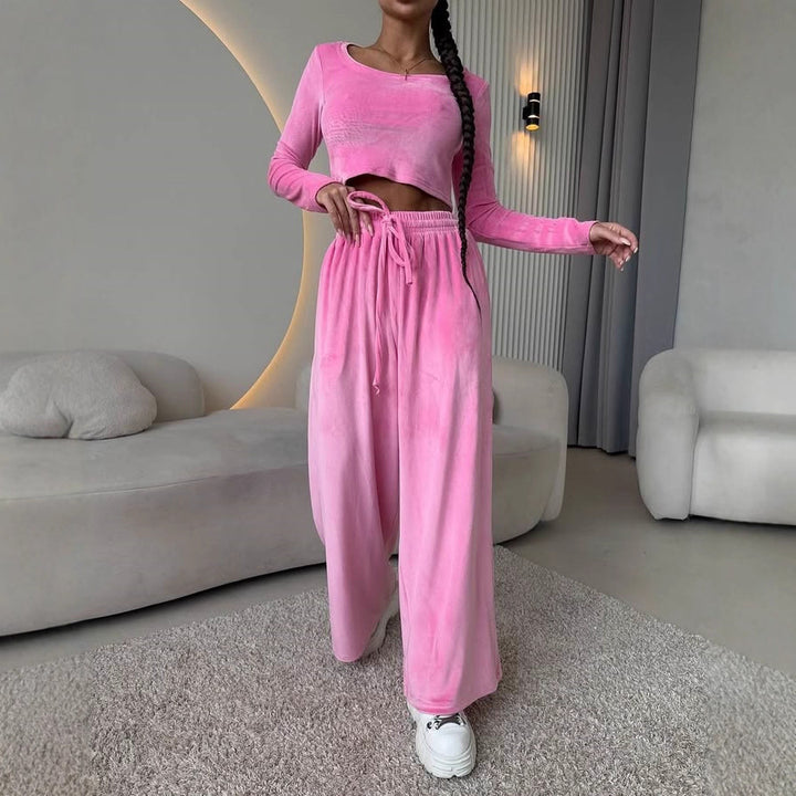 Kvinnor Elegant och Bekväm Lounge Set med Kortad Topp och Vida Byxor Mirla-Eva Jonsson