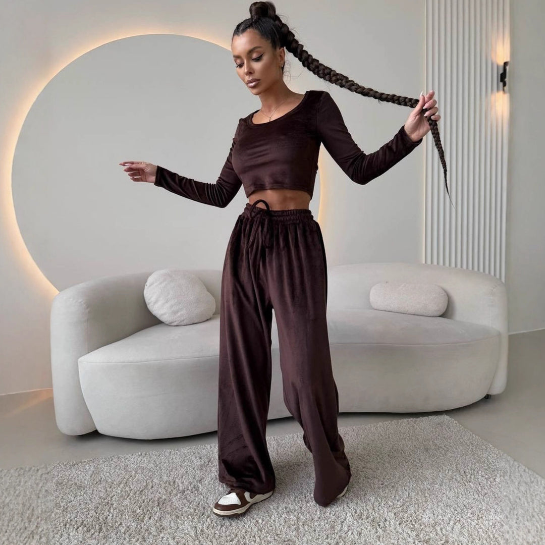 Kvinnor Elegant och Bekväm Lounge Set med Kortad Topp och Vida Byxor Mirla-Eva Jonsson