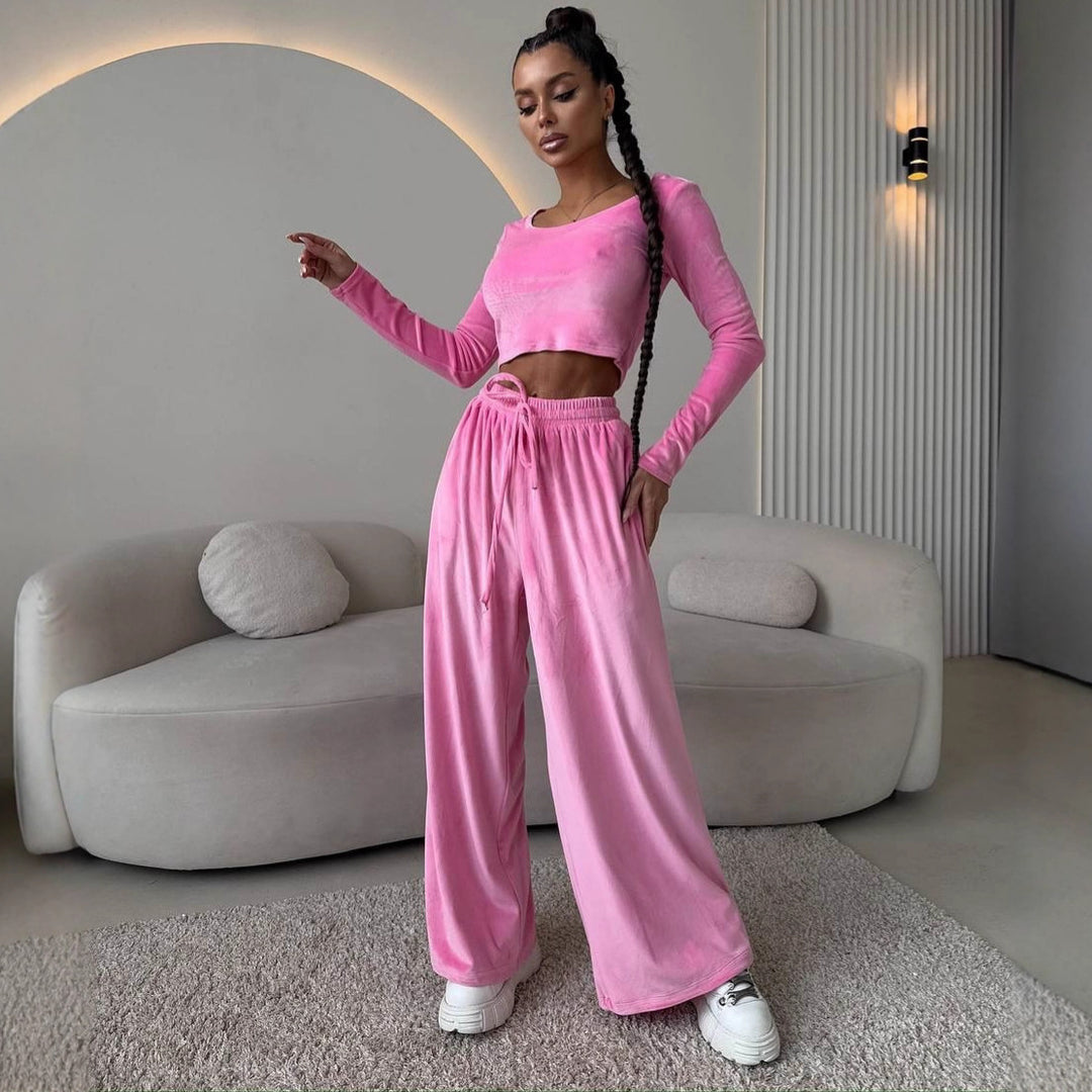 Kvinnor Elegant och Bekväm Lounge Set med Kortad Topp och Vida Byxor Mirla-Eva Jonsson