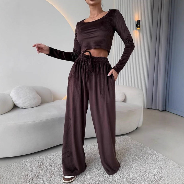 Kvinnor Elegant och Bekväm Lounge Set med Kortad Topp och Vida Byxor Mirla-Eva Jonsson